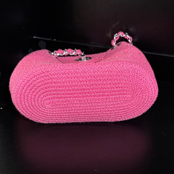 Elegant Pink Crochet Shoulder Bag with Chain Strap - Picture 3 of 8